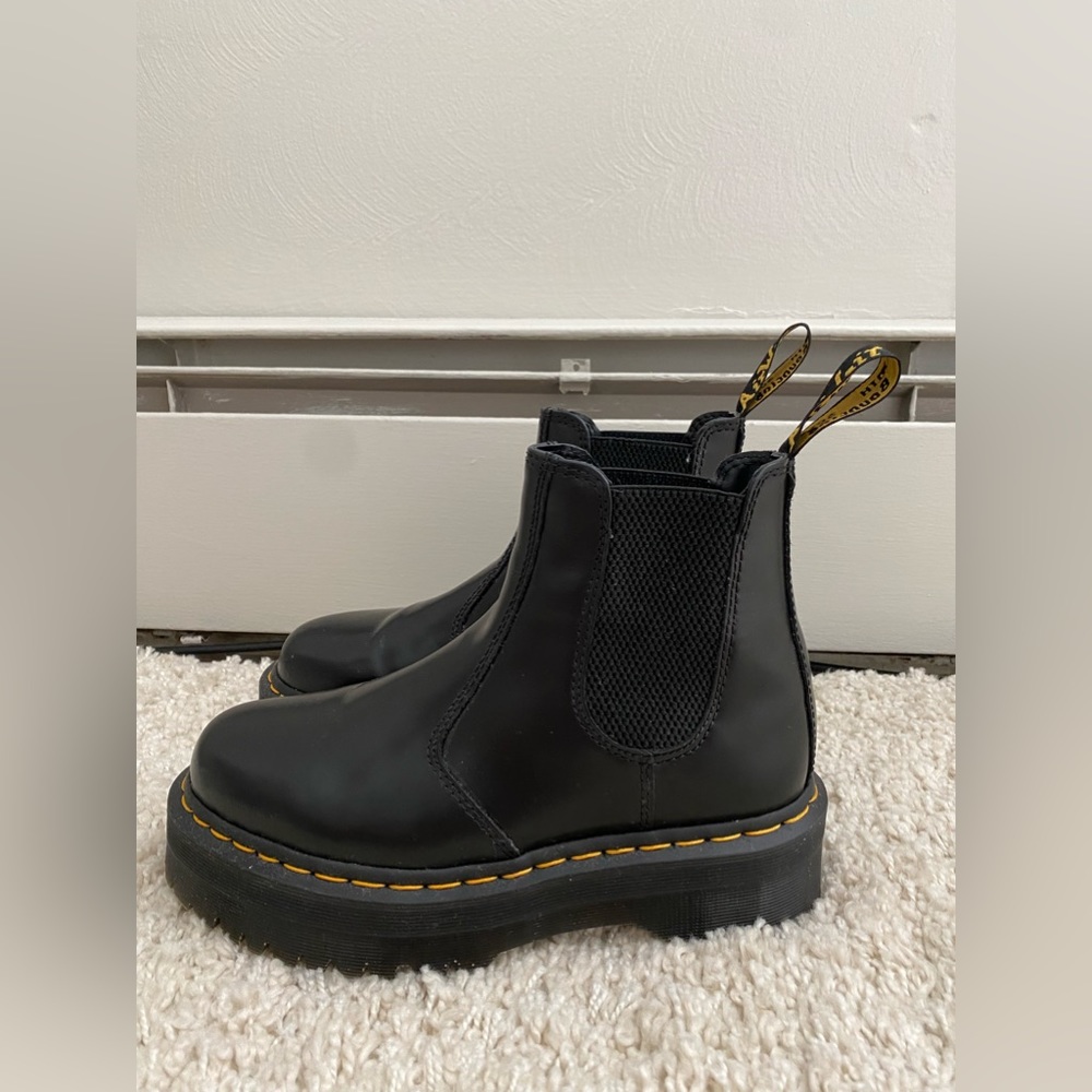 DR. MARTENS 2976 SMOOTH LEATHER PLATFORM CHELSEA BOOTS